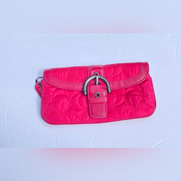 Coach Soho pink quilted signature clutch - Picture 5 of 11